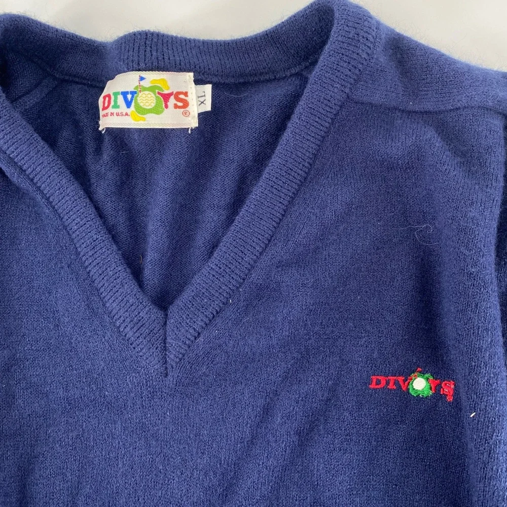 DIVOTS Mens‎ Navy Blue V Neck Golf Sweater XL Embroidered Logo Long Sleeve VTG